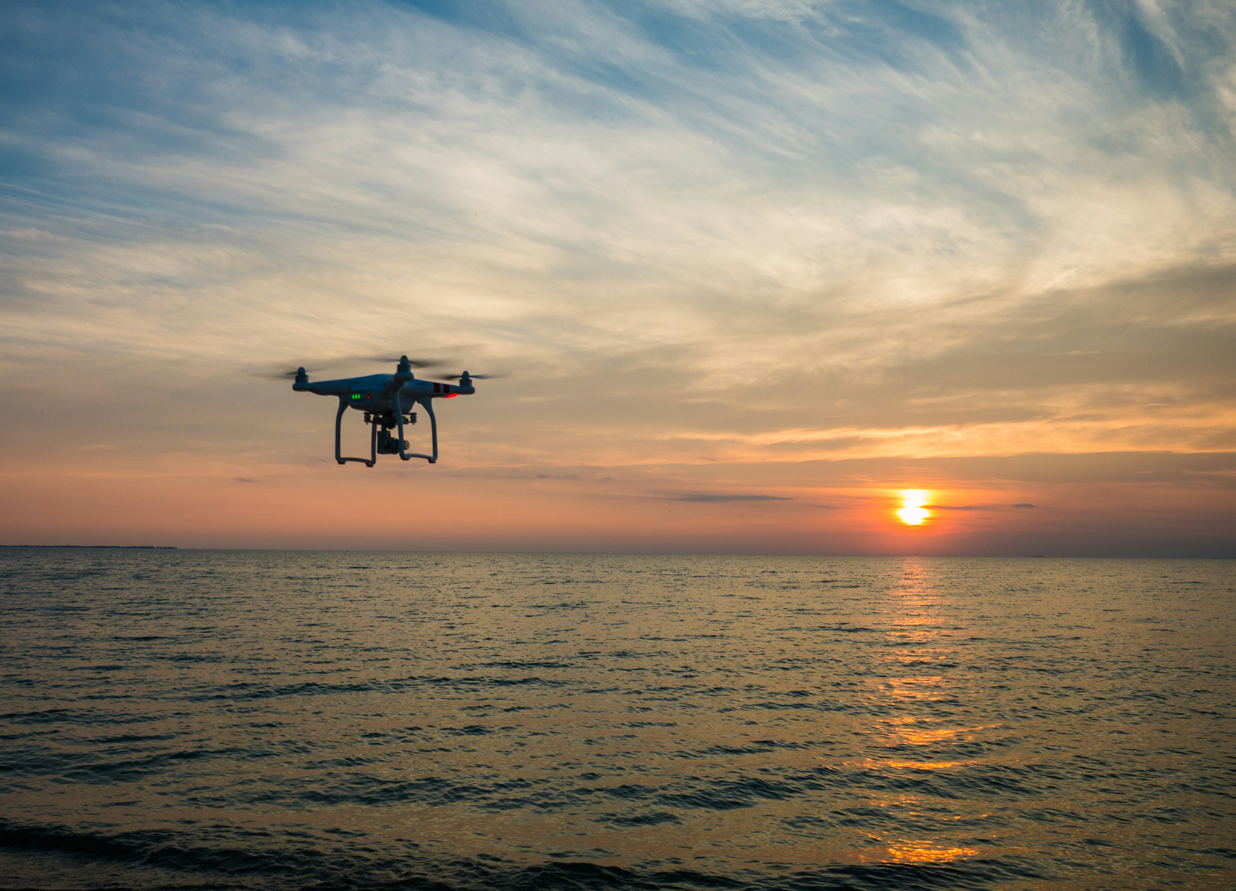 Menaces de drones en escalade : intrusions sur bases militaires et infrastructures énergétiques maritimes